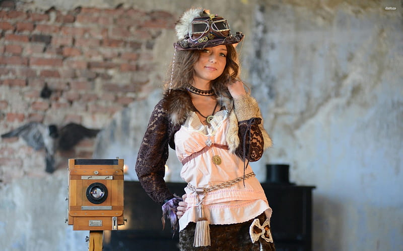 Who Is Foxy Di? Age, Career, Boyfriend & Net Worth